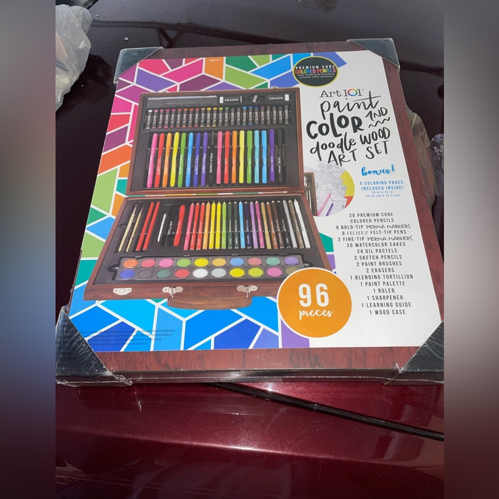 Art set 101 in a carriage case with handle